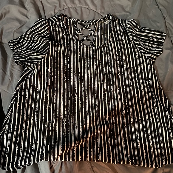 A woman’s striped tee - Picture 1 of 2